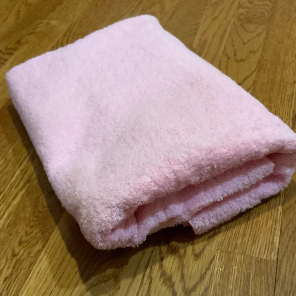Vintage Bath Towel 25 X 50 Pink Spa Beach NOS